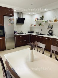 Продається 3-х кімнатна квартира з дизайнерським ремонтом 87м2 у Львові ID: 2663