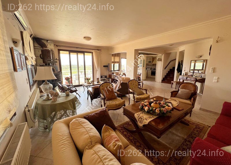 Продається будинок з 4 спальнями і басейном в передмісті Ханья Крит Греція ID: 2938