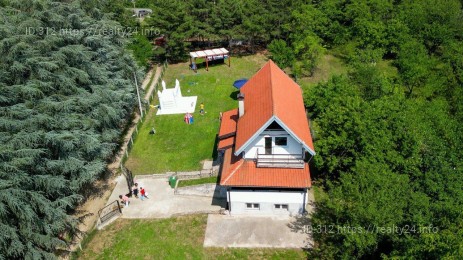 Заміський будинок в оточенні природи
          – Белград