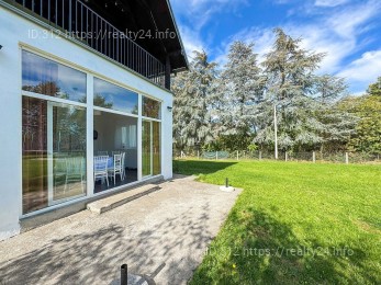 Заміський будинок в оточенні природи ID: 3775