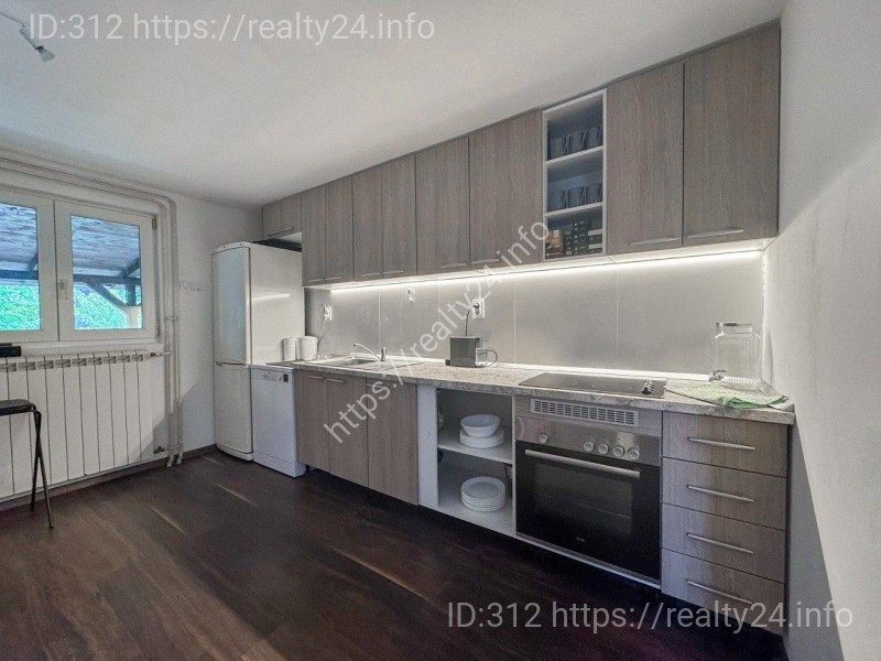 Заміський будинок в оточенні природи ID: 3780