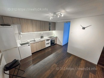 Заміський будинок в оточенні природи ID: 3782