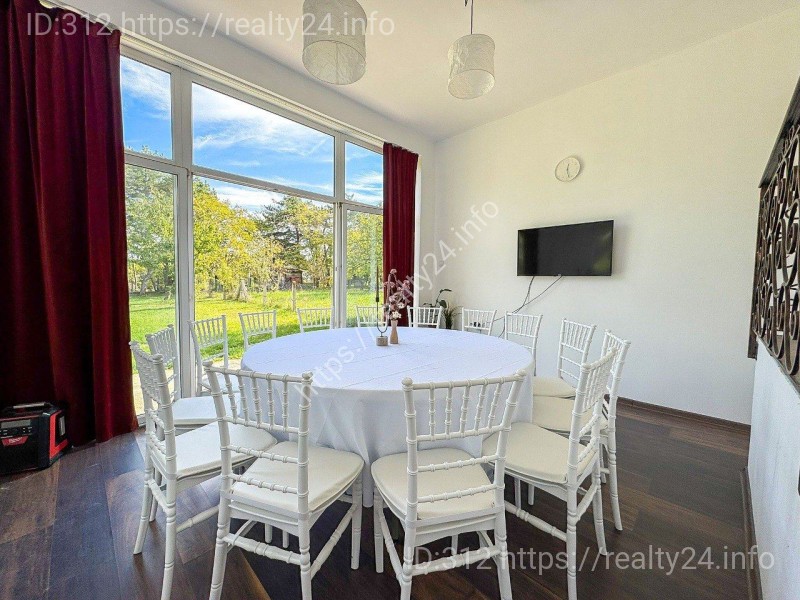 Заміський будинок в оточенні природи ID: 3784