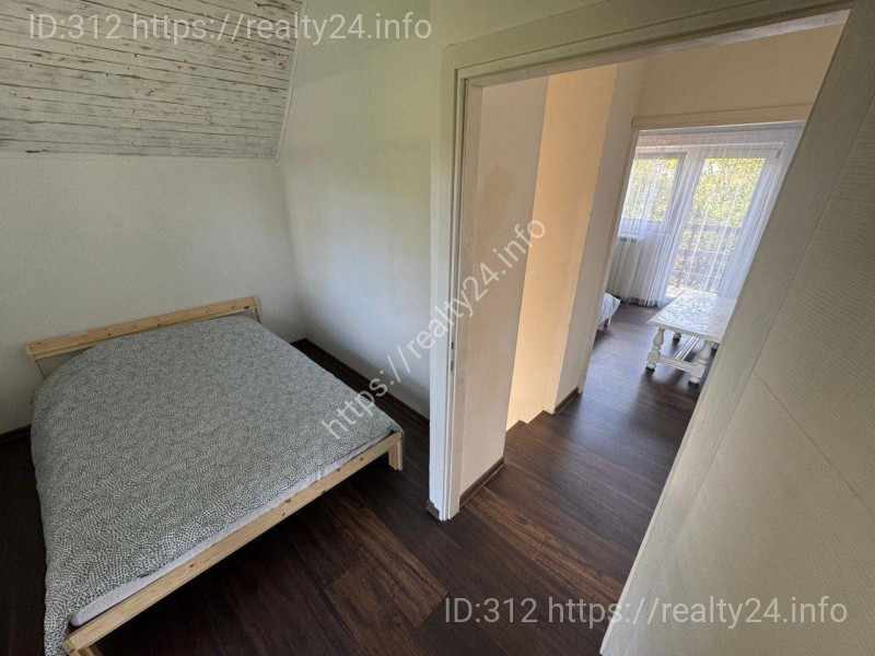 Заміський будинок в оточенні природи ID: 3792