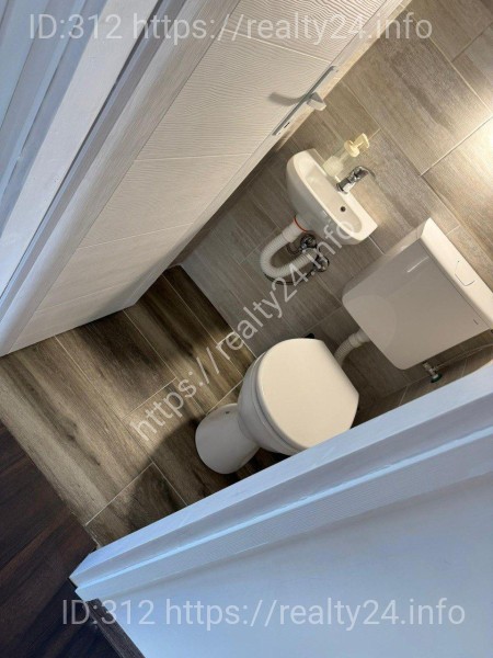 Заміський будинок в оточенні природи ID: 3794