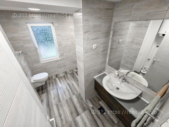 Заміський будинок в оточенні природи ID: 3798