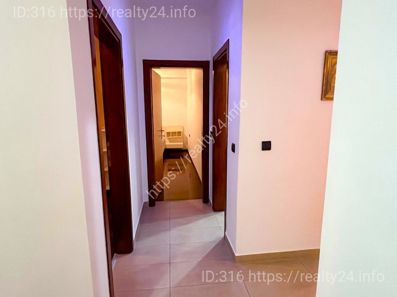 Продається простора 3-кімнатна квартира в самому центрі Лозниці ID: 3856