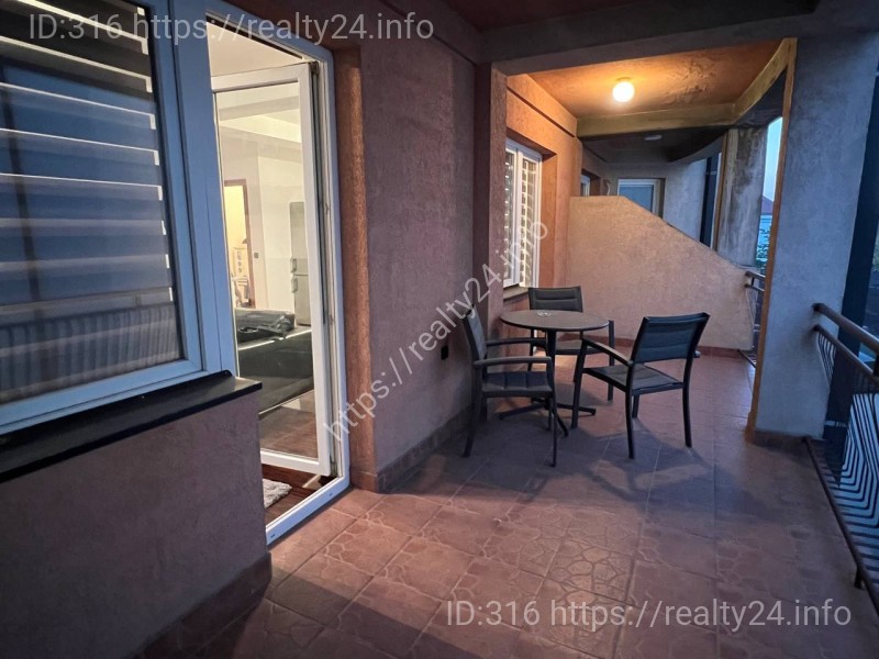 Продається простора 3-кімнатна квартира в самому центрі Лозниці ID: 3858