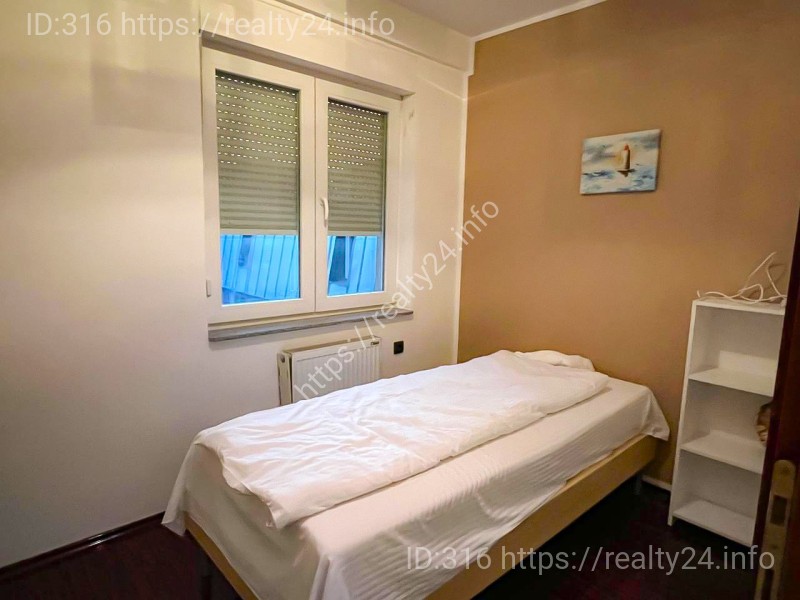 Продається простора 3-кімнатна квартира в самому центрі Лозниці ID: 3866