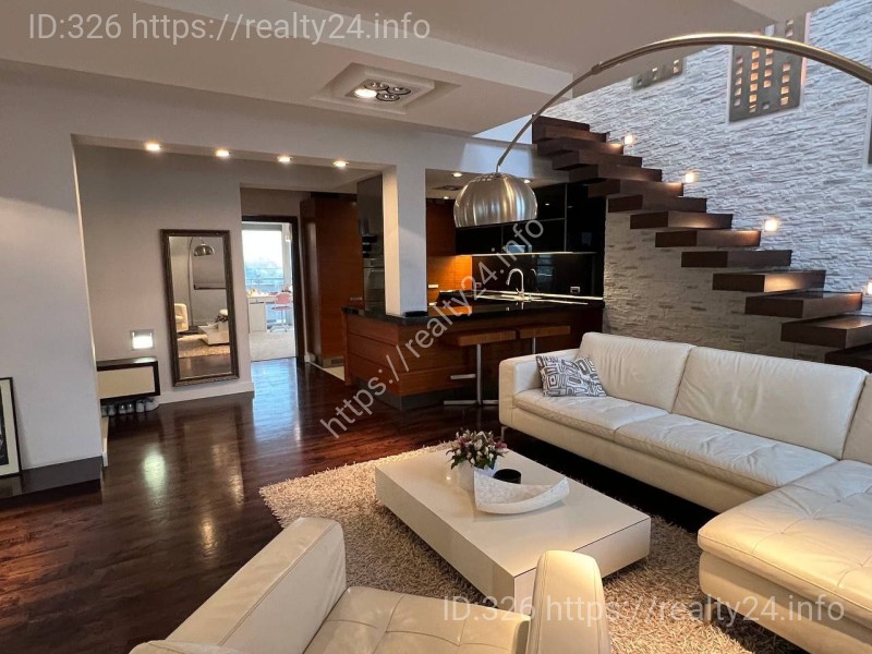 Продається унікальна дворівнева квартира у центрі міста Суботиця, Сербія ID: 4258