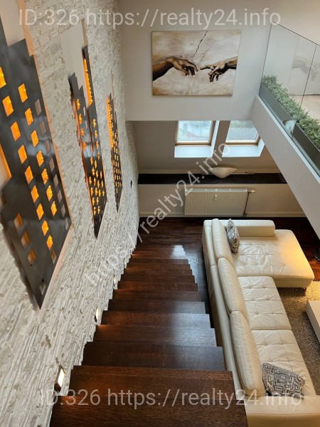 Продається унікальна дворівнева квартира у центрі міста Суботиця, Сербія ID: 4262