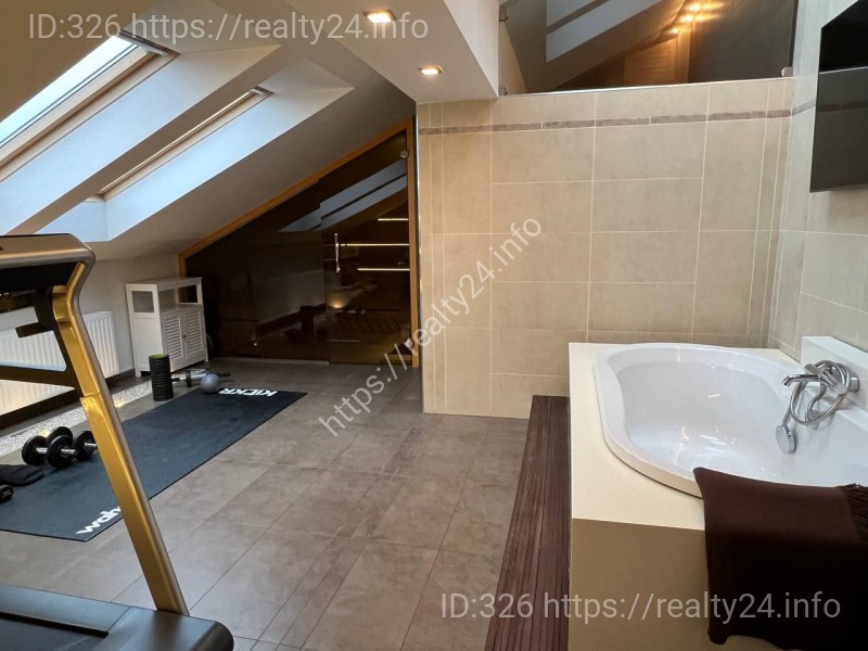 Продається унікальна дворівнева квартира у центрі міста Суботиця, Сербія ID: 4268