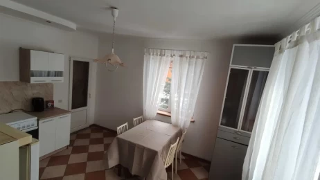 Затишний 2-поверховий будинок в оренду біля Львова &mdash; Скнилів, 100 м&sup2;, 11 соток, автономний, з меблями ID: 6751