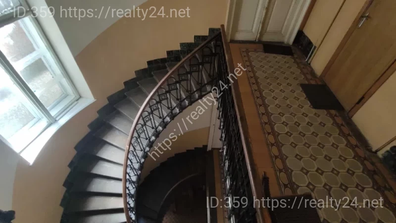 Австрійська 4-кімнатна квартира в центрі Львова &mdash; вул. Щепкіна, 96 м&sup2;, пам'ятка архітектури ID: 6783