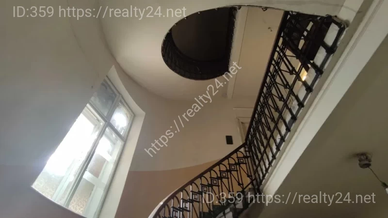 Австрійська 4-кімнатна квартира в центрі Львова &mdash; вул. Щепкіна, 96 м&sup2;, пам'ятка архітектури ID: 6785