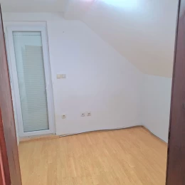 Продаються два житлові будинки на одній земельній ділянці площею 4,8 сотки у Gornja Koviljača, Західна Сербія. ID: 19437