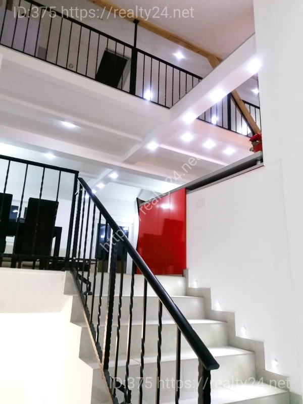 Bright and functional duplex apartment for sale in Pančevo, in an excellent location near the extended city center. ID: 19505