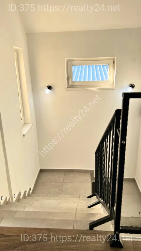 Bright and functional duplex apartment for sale in Pančevo, in an excellent location near the extended city center. ID: 19547