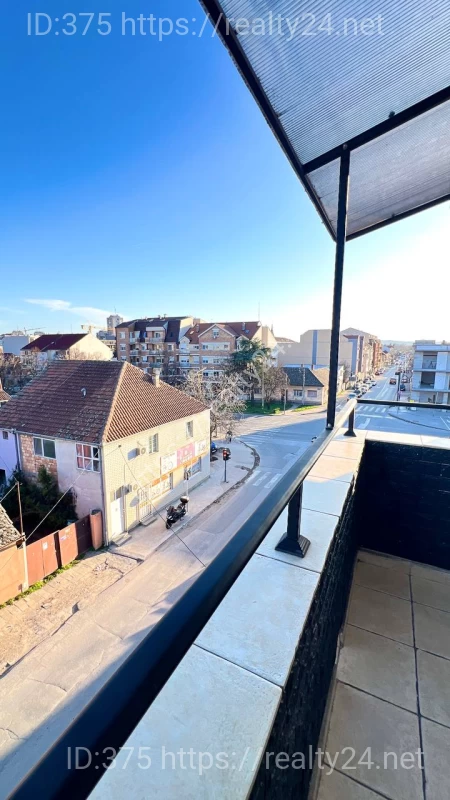 Bright and functional duplex apartment for sale in Pančevo, in an excellent location near the extended city center. ID: 19553