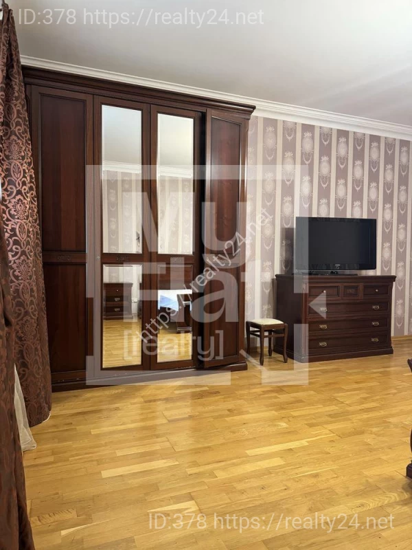 Rent a spacious 3-room apartment 145m2 in Pechersk ID: 19619