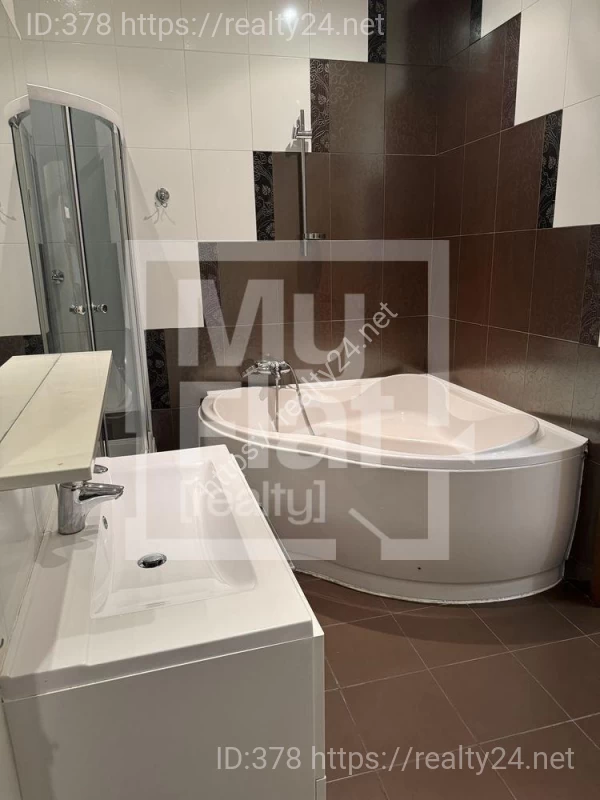 Rent a spacious 3-room apartment 145m2 in Pechersk ID: 19627