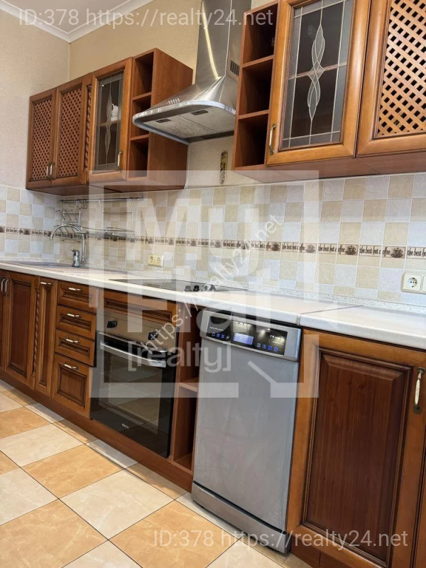 Rent a spacious 3-room apartment 145m2 in Pechersk ID: 19629