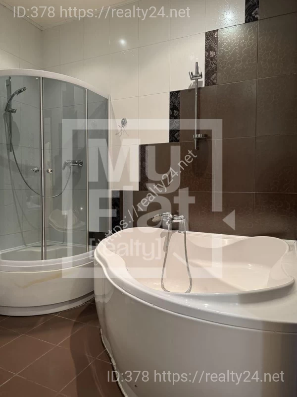 Rent a spacious 3-room apartment 145m2 in Pechersk ID: 19633