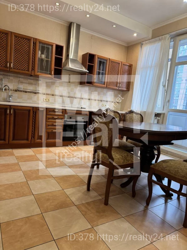 Rent a spacious 3-room apartment 145m2 in Pechersk ID: 19643