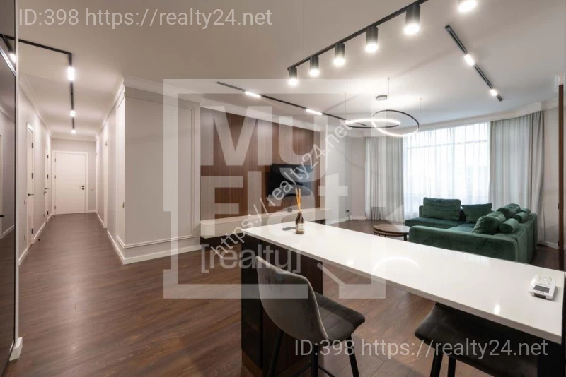 Premium 4- Room 160 m2 Apartment in Pechersky  -  Designer Finish, Fully Furnished ID: 19747