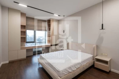 Premium 4- Room 160 m2 Apartment in Pechersky  -  Designer Finish, Fully Furnished ID: 19749