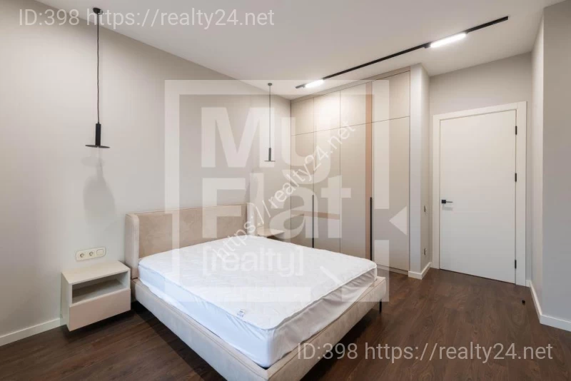 Premium 4- Room 160 m2 Apartment in Pechersky  -  Designer Finish, Fully Furnished ID: 19753