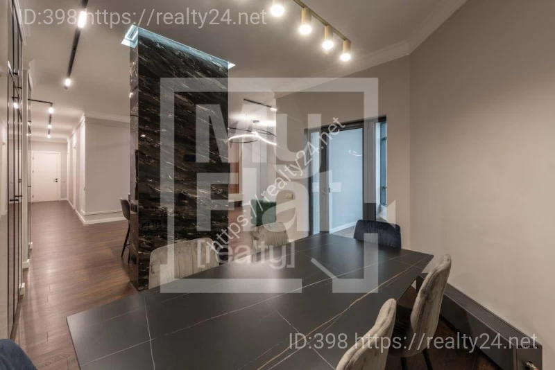 Premium 4- Room 160 m2 Apartment in Pechersky  -  Designer Finish, Fully Furnished ID: 19755