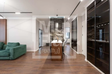 Premium 4- Room 160 m2 Apartment in Pechersky  -  Designer Finish, Fully Furnished ID: 19757