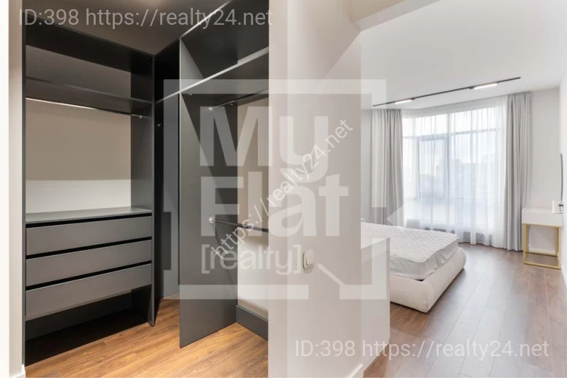 Premium 4- Room 160 m2 Apartment in Pechersky  -  Designer Finish, Fully Furnished ID: 19761