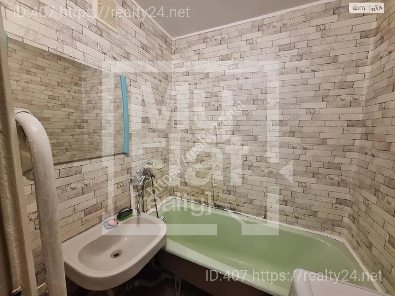 Квартира 50.6 м2 на Виноградарі, вул. Западинська  -  утеплена панель, під ремонт ID: 19867