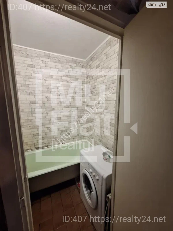 Квартира 50.6 м2 на Виноградарі, вул. Западинська  -  утеплена панель, під ремонт ID: 19871